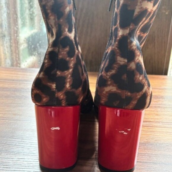 Betsey Johnson Black Red Kassie Leopard Ankle Boots 8.5M Chunky Heel Point Toe - Picture 10 of 10